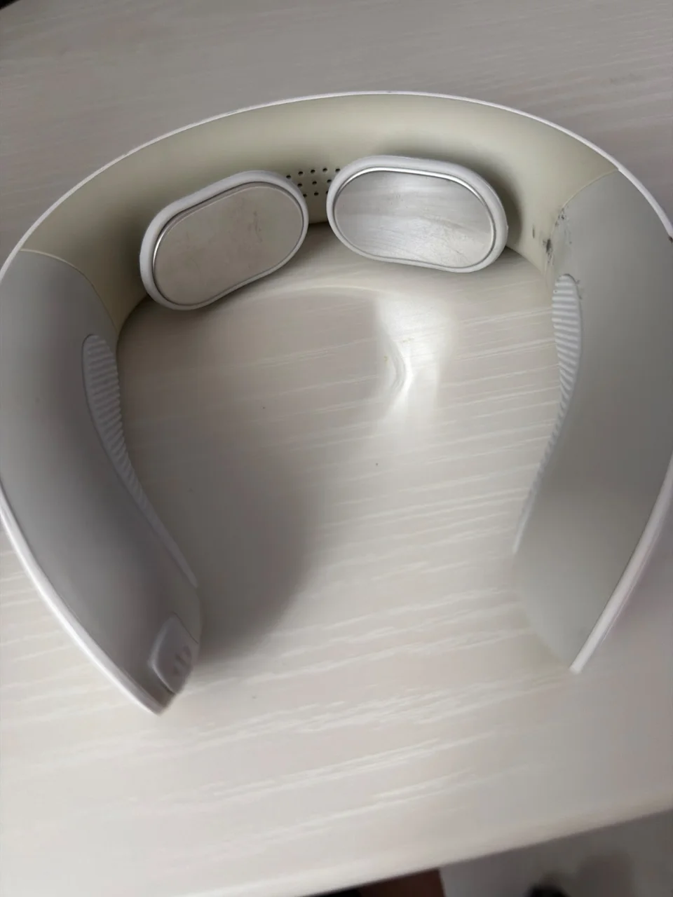 NIPLUX ネックケア 温熱＋EMS 首・肩のリフレッシュに【1日単位でお試し】 の写真 1枚目(全2枚)