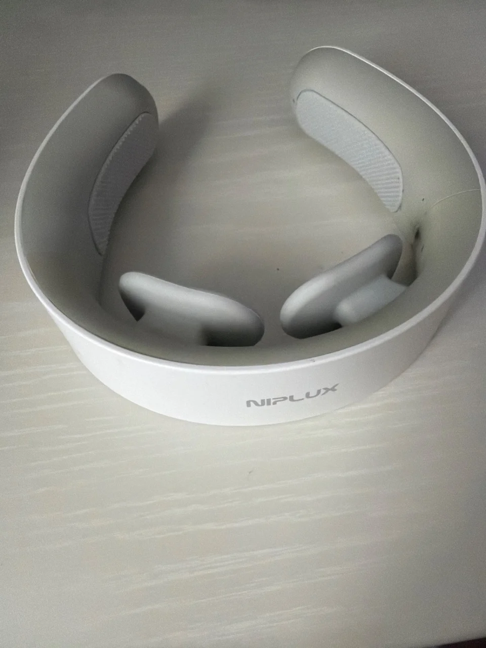 NIPLUX ネックケア 温熱＋EMS 首・肩のリフレッシュに【1日単位でお試し】 の写真 2枚目(全2枚)